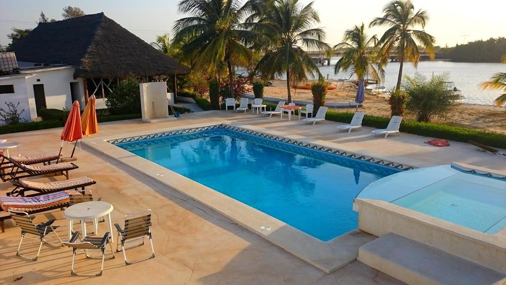 Hotel Katakalousse Yembakana Kültér fotó